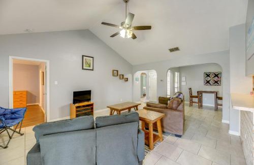 South Side House | Pet-Friendly Corpus Christi Home 12 Mi to Beach!
