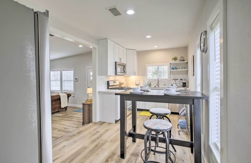 Tomball Cottage | Pet-friendly Cottage, 3 Blocks to Main St!