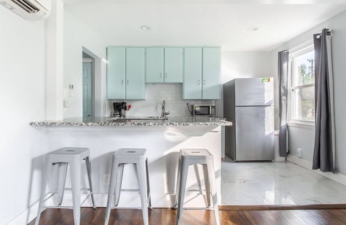 Inglewood House | Pet friendly! Cozy Patio! Home with Yard