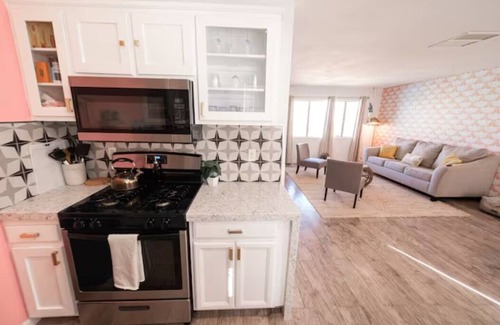 Joshua Tree House | Pet Friendly, Desert Chic Home + Spa