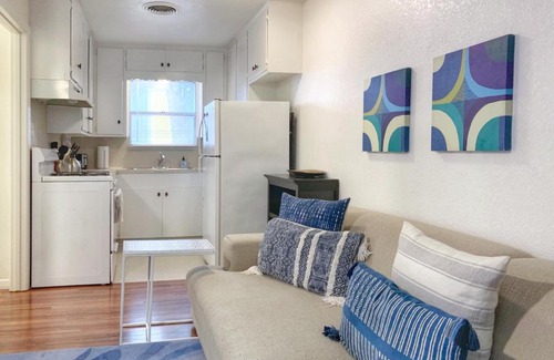 Greater South River City House | Pet-friendly Duplex, Big Shared Yard in Charming Historic Travis Heights!