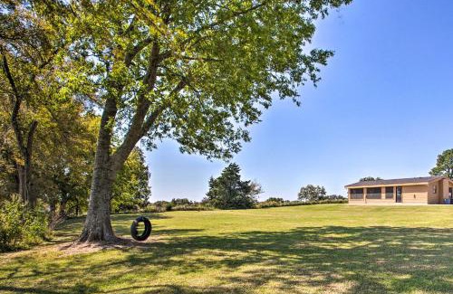 Calera House | Pet-Friendly Efficiency Cottage with Pool!