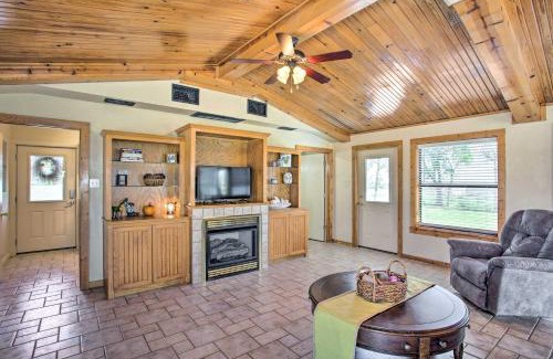 Calera House | Pet-Friendly Efficiency Cottage with Pool!