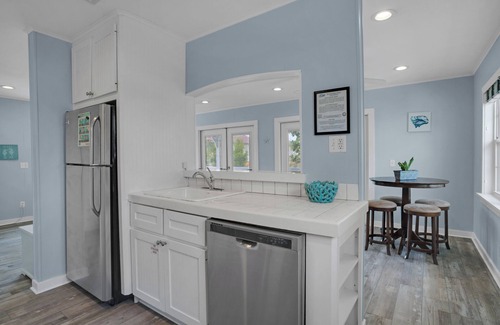Miramar Beach Cottage | Pet Friendly Elevated Cottage-1 Block 2 Beach-Pool
