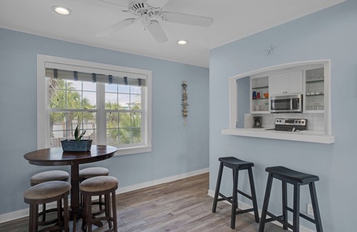 Miramar Beach Cottage | Pet Friendly Elevated Cottage-1 Block 2 Beach-Pool