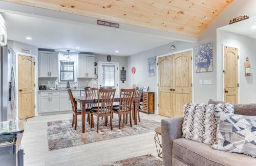 Ellijay House | Pet-Friendly Ellijay Cabin Resort Perks and Hot Tub