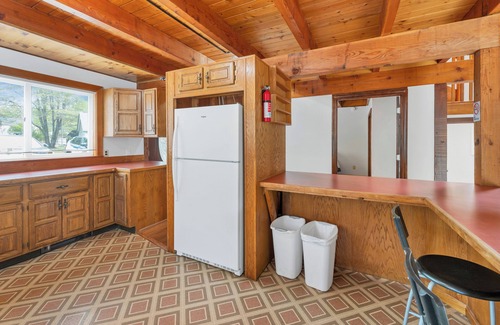 Meredith House | Pet Friendly Escape to Lake Waukewan for Your Next Getaway