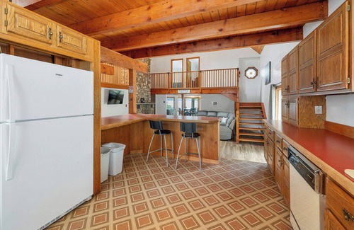 Meredith House | Pet Friendly Escape to Lake Waukewan for Your Next Getaway