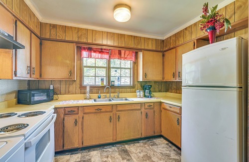 Eutaw House | Pet-Friendly Eutaw Home Near Historic Square