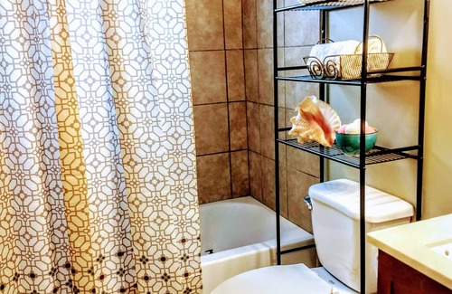 Weinland Park Condo | Pet Friendly Ext Stay Short North/OSU!