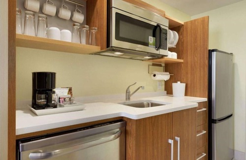 Roseville House | Pet-friendly, extended-stay