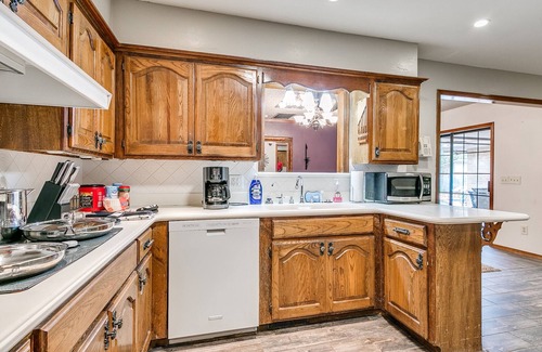 South Oklahoma City House | Pet Friendly Family-sized home with Private Pool & Game Room!