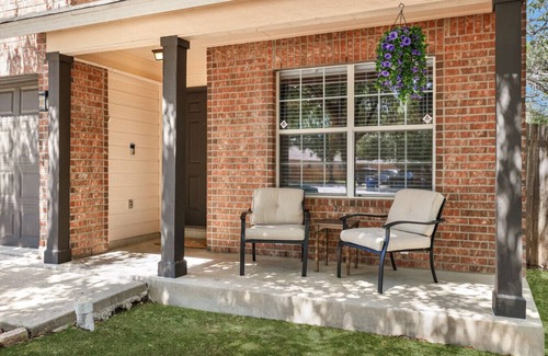 San Antonio House | Pet Friendly, Family Friendly, Huge Yard, Fire Pit, WiFi