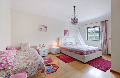 Mafra Villa | Pet-Friendly Finca "Quinta Serra e Mar" with Pool, Garden, A/C & Wi-Fi