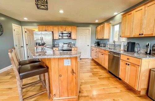 Waterfront Greens House | Pet friendly! Free golf and lake access! All new furnishings!
