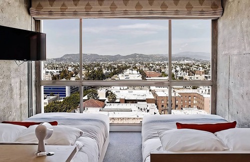 Wilshire Center Hotel | Pet-Friendly Fun, Relax in the Heart of LA, Hollywood Hills View, Pool!