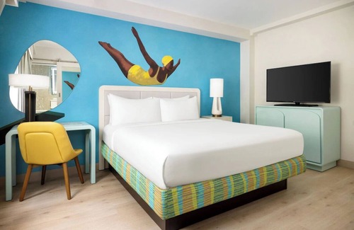 Mid Beach Hotel | Pet-Friendly Getaway with Outdoor Pool – Just Minutes from Ocean Drive