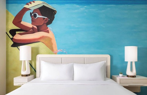 Mid Beach Hotel | Pet-Friendly Getaway with Outdoor Pool – Just Minutes from Ocean Drive