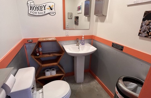 Navasota RV Rental | Pet-Friendly Glamping on a Honey Farm