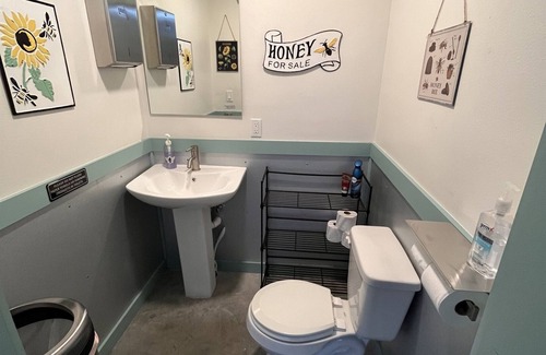Navasota RV Rental | Pet-Friendly Glamping on a Honey Farm
