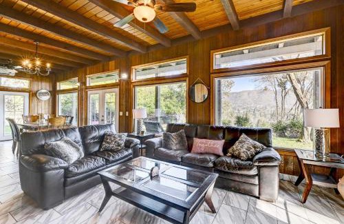 Grants Pass House | Pet-Friendly Grants Pass Home with Hot Tub!