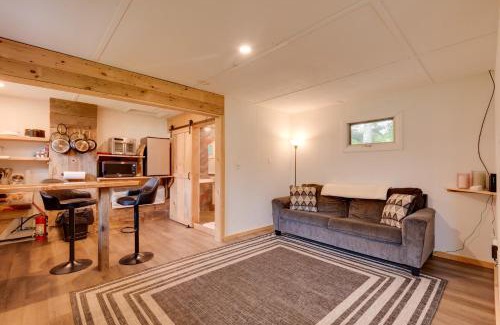 Hillsgrove House | Pet-Friendly Hillsgrove Cabin with Community Perks!
