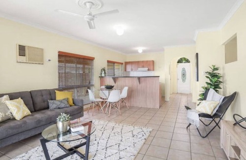 Brinsmead House | Pet friendly home, 10 minutes from the city and 10 minutes from the beach