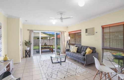 Brinsmead House | Pet friendly home, 10 minutes from the city and 10 minutes from the beach