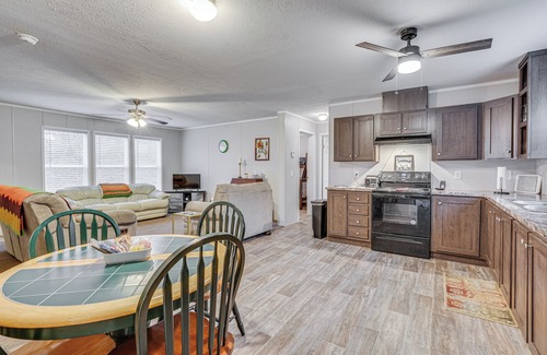 Laurelville Cottage | Pet-friendly Home ~ 10 Mi to Hocking Hills!