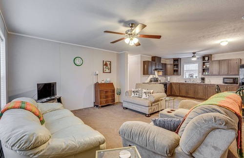 Laurelville Cottage | Pet-friendly Home ~ 10 Mi to Hocking Hills!