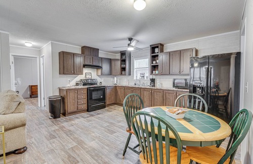 Laurelville Cottage | Pet-friendly Home ~ 10 Mi to Hocking Hills!