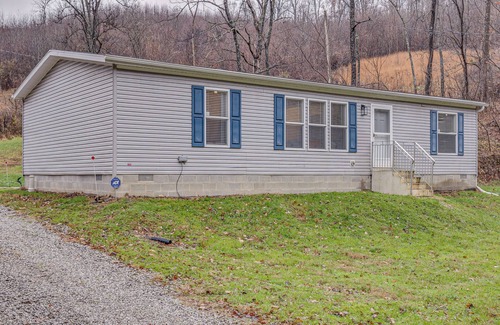 Laurelville Cottage | Pet-friendly Home ~ 10 Mi to Hocking Hills!