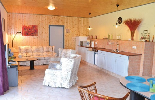 Belveze House | Pet friendly home in Belvèze with WiFi