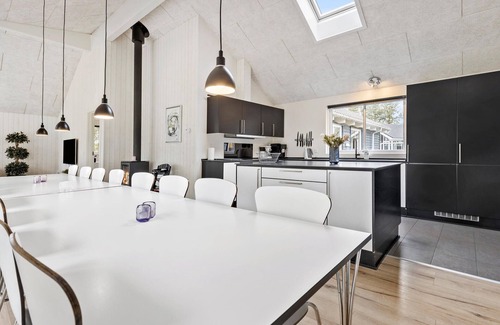 Bedegaard House | Pet friendly home in Nexø with kitchen