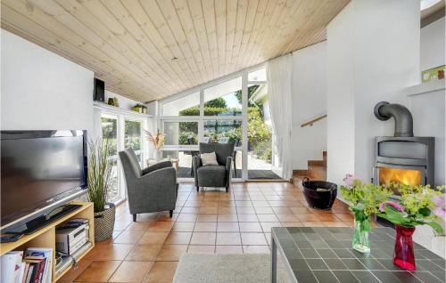 Grønninghoved Strand House | Pet Friendly Home In Sjølund With Sauna