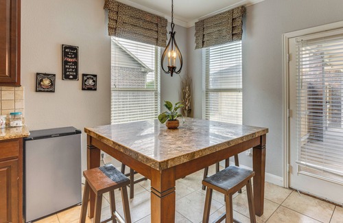 Iowa Colony House | Pet-Friendly Home w/Patio & Yard in Rosharon