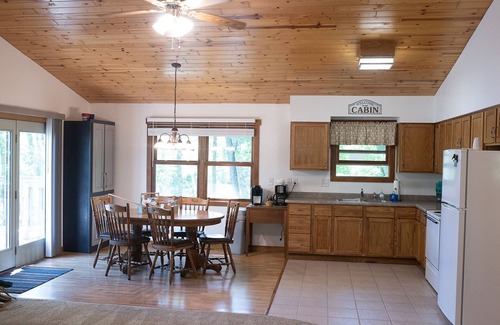 Arbor Vitae House | Pet Friendly I Waterfront I High Speed Internet I Great Fishing I ATV/Snowmobile