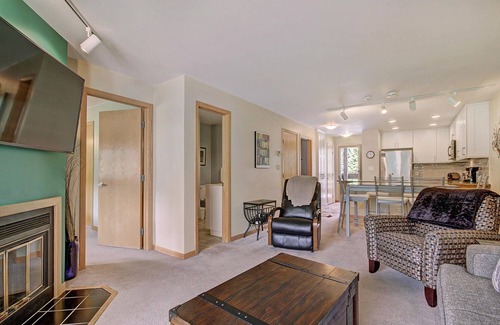 Mountain House Condo | Pet Friendly in Keystone! On River Trail. Walk/Shuttle to Dining, Shops