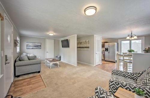 Jefferson House | Pet-Friendly Jefferson Retreat Less Than 1 Mi to Lake!