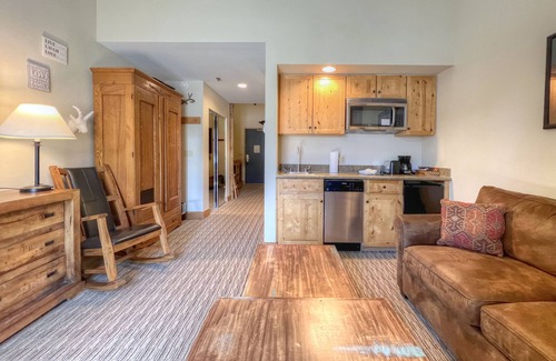 Crested Butte Hotel | PET FRIENDLY King Suite at Base of the Mountain!