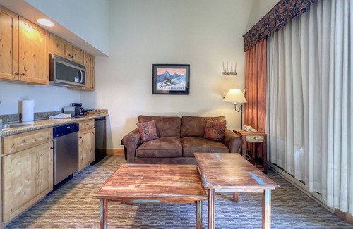 Crested Butte Hotel | PET FRIENDLY King Suite at Base of the Mountain!