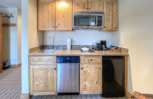 Crested Butte Hotel | PET FRIENDLY King Suite at Base of the Mountain!