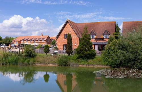 Bedford Cottage | Pet friendly lakeside cottage with private hot tub, onsite golf course & cafe