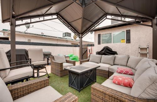 Richfield House | Pet-Friendly Las Vegas Home Shared Pool and Hot Tub