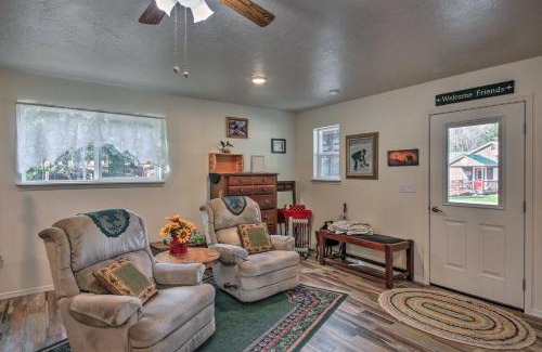 Libby Apartment | Pet-Friendly Libby Cottage with Mountain Views!