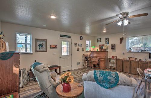 Libby Apartment | Pet-Friendly Libby Cottage with Mountain Views!