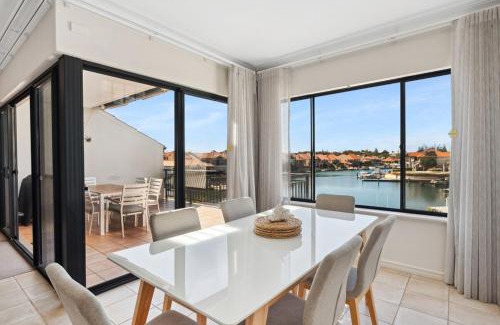 Wannanup House | Pet Friendly Luxe Canals Waterfront Retreat with Private Jetty & Spa