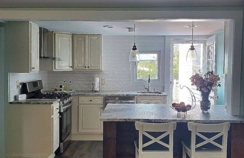 Rio Grande House | Pet friendly minutes to beach!