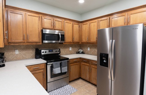 Midlothian House | Pet-Friendly Midlothian Home Near Wedding Venues – Large Yard, Patio and Smart TVs for Relaxation!