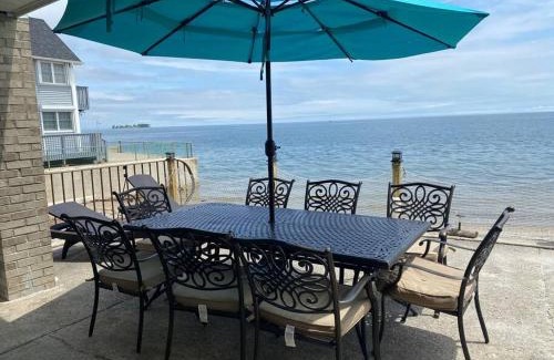 Devon House | Pet Friendly Milford Beachfront Home